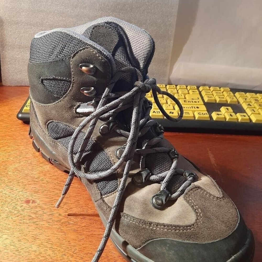 Raichle Gortex Vibram Hiking Boots Brown Size8.5 PreLoved with Defect